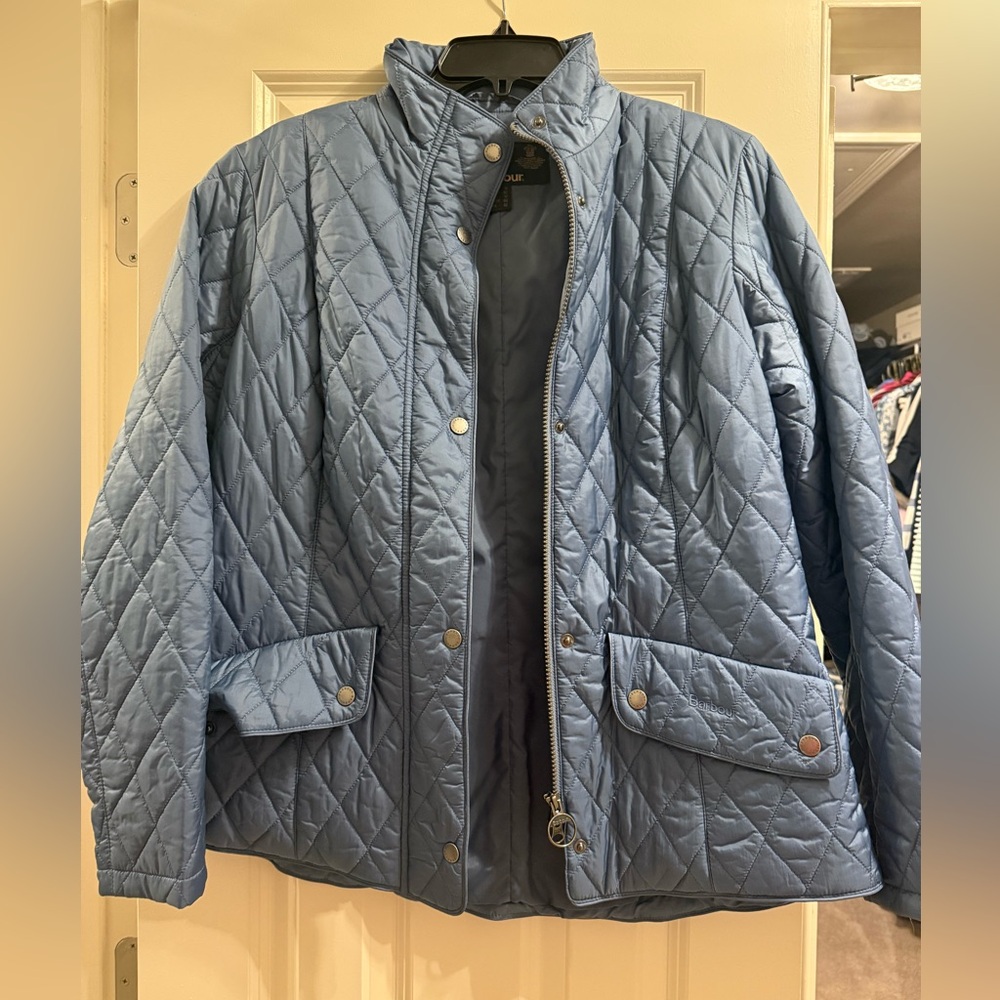 Barbour Women’s quilted Jacket. US size 12. Blue / gray color